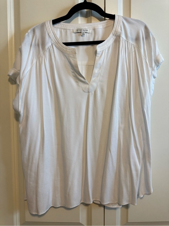 Rose & Olive Tops - Rose and Olive White Short-Sleeve Split-Neck Top